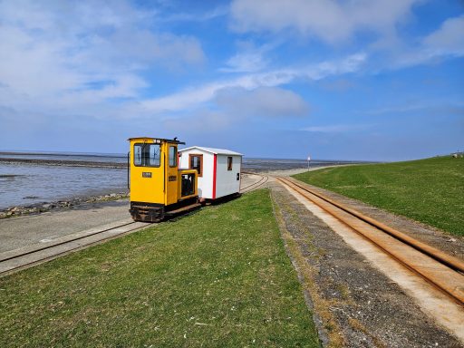 Lorenbahn am Lüttmoorsiel (Verbindung zur Hallig Nordstrandischmoor)
