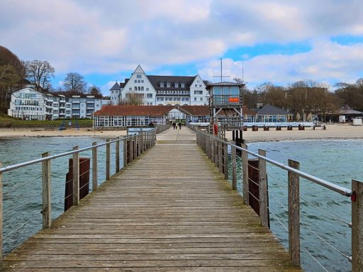 Strandhotel & Seebrücke von Glücksburg